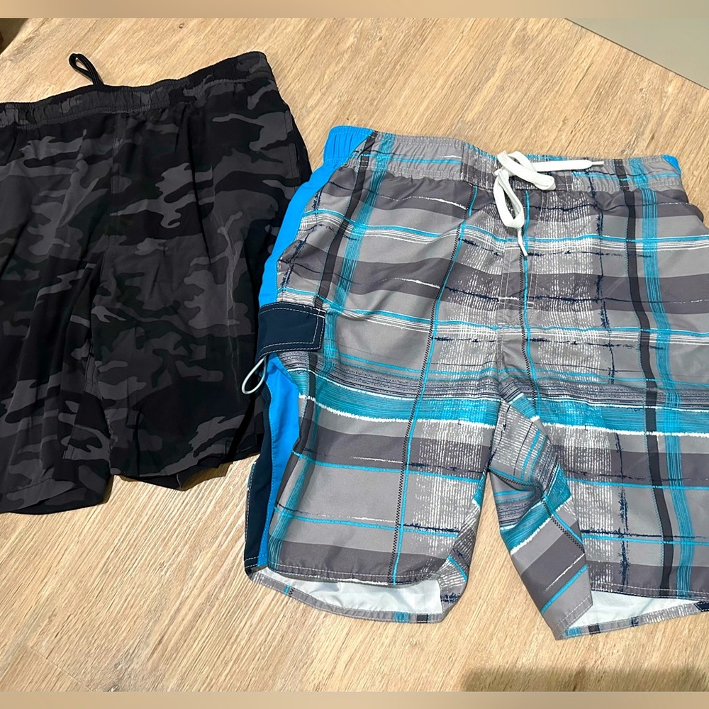 Bundle of two swim trunks & shorts